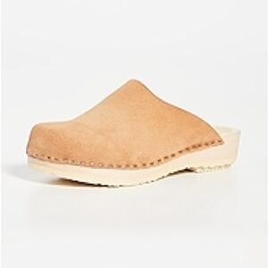 No. 6 contour clog on flat base, sand suede, size 40